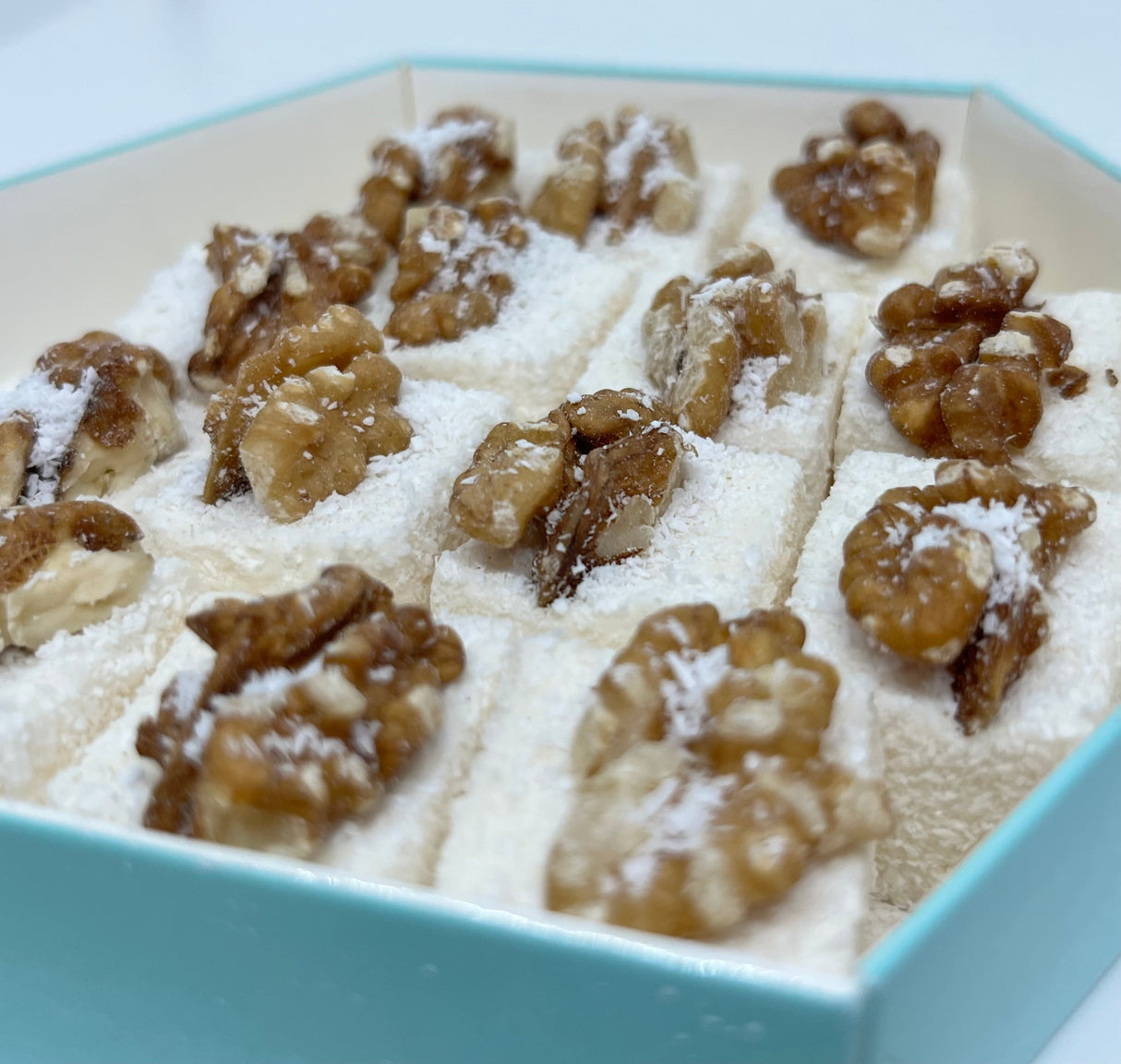 Carsibasi 프리미엄 호두 술탄 터키쉬 딜라이트 - 300g 육각 상자