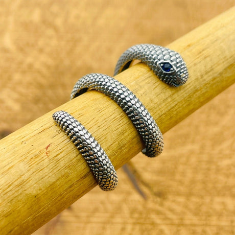 Adjustable Blue Snake Eyes Ring - TryAladdin