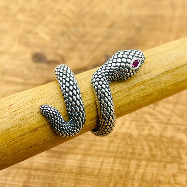 Adjustable Purple Snake Eyes Ring - TryAladdin