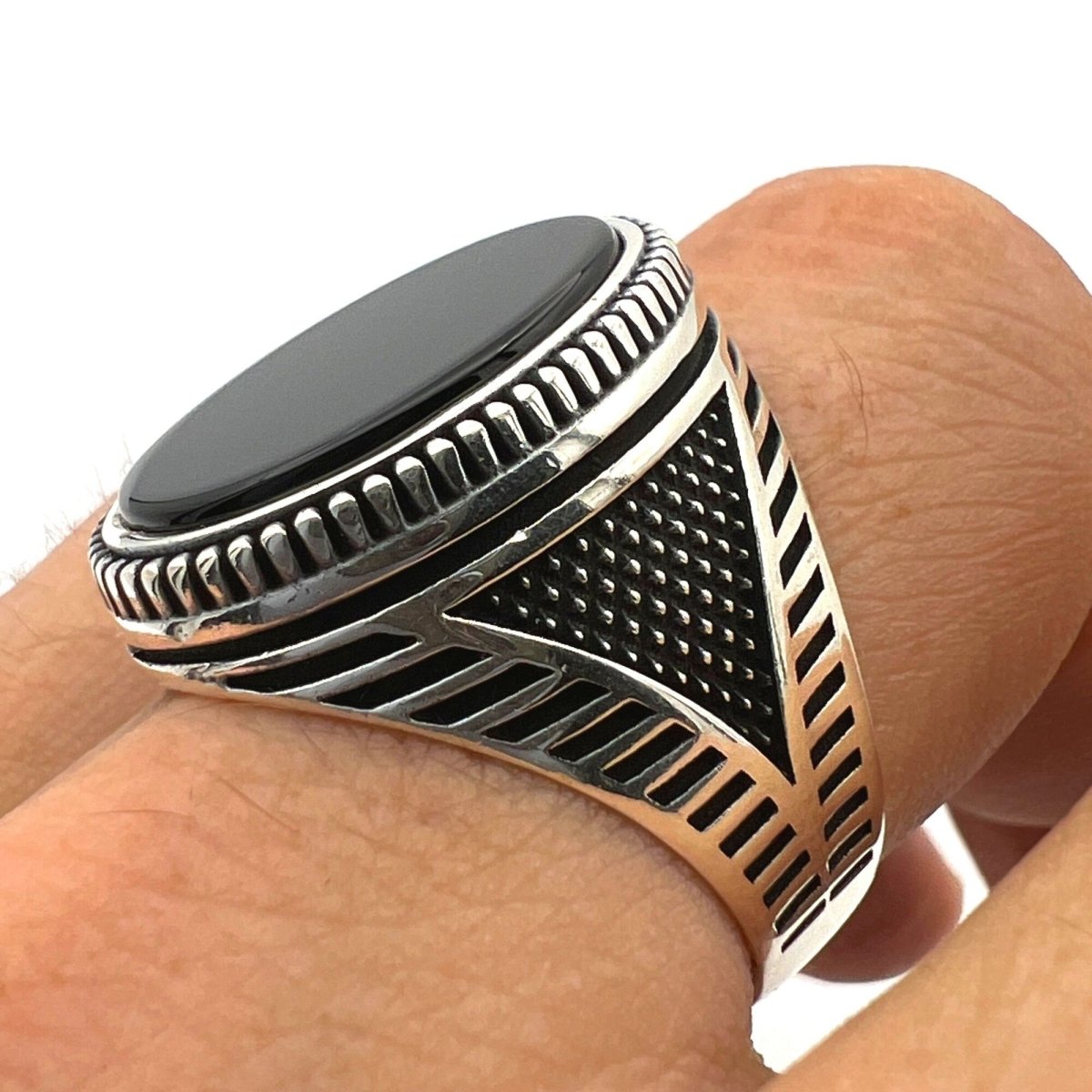 Men's Black Onyx Oval Stone Silver Ring - TryAladdin