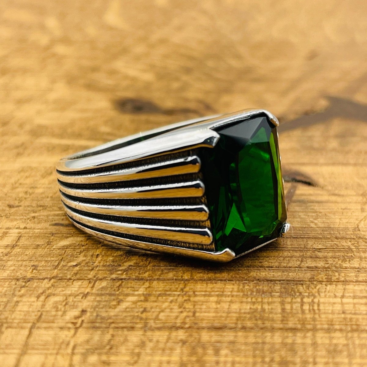 Men's Green Emerald Stone Silver Ring - TryAladdin