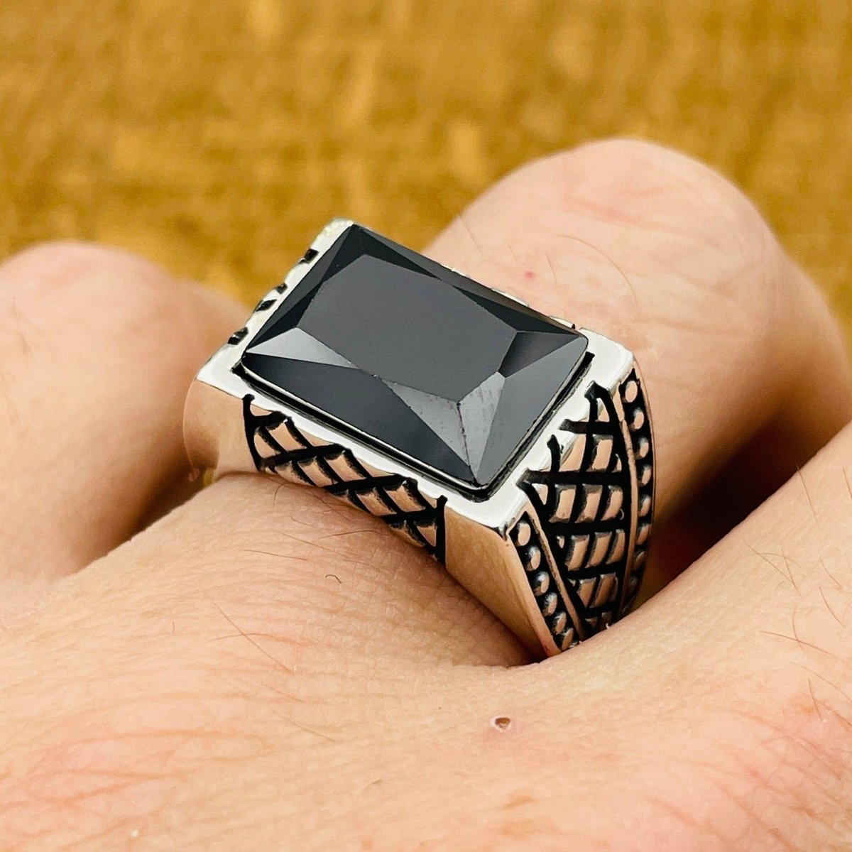 Men's Rectangle Black Onyx Stone Ring - TryAladdin