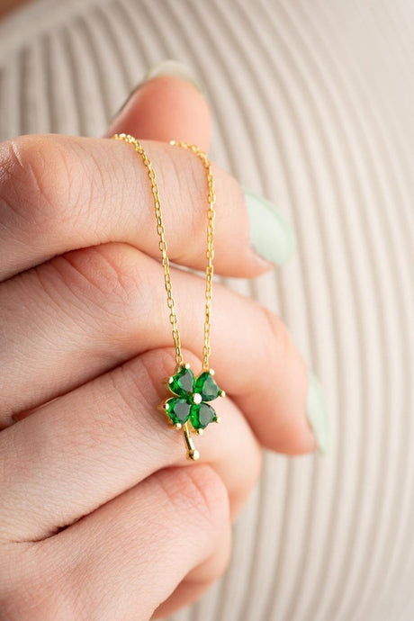 Nereze | Gold Plated Green Stone Clover Necklace - TryAladdin