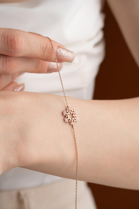 Nereze | Rose Snowflake Design Bracelet - TryAladdin