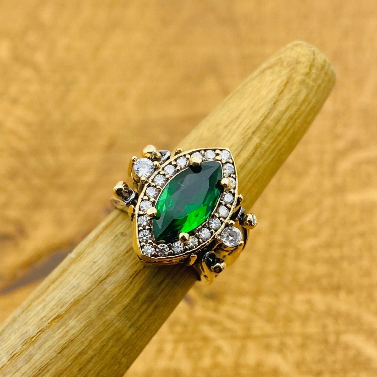 Reversible Ring, Onyx - Emerald Stone - TryAladdin