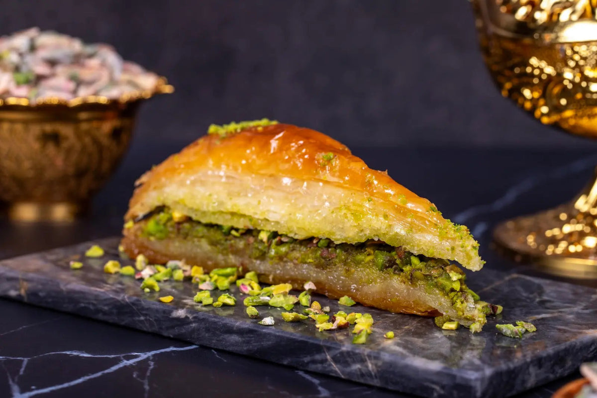 Sukru Efendi 1935 | Turkish Royal Baklava With Pistachio in Gift Metal Box - TryAladdin