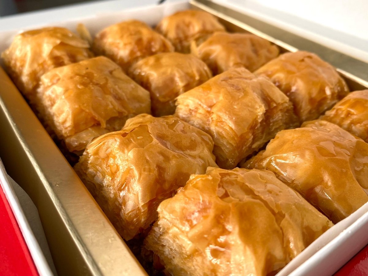 Sultanas | Handmade Walnut Baklava - TryAladdin