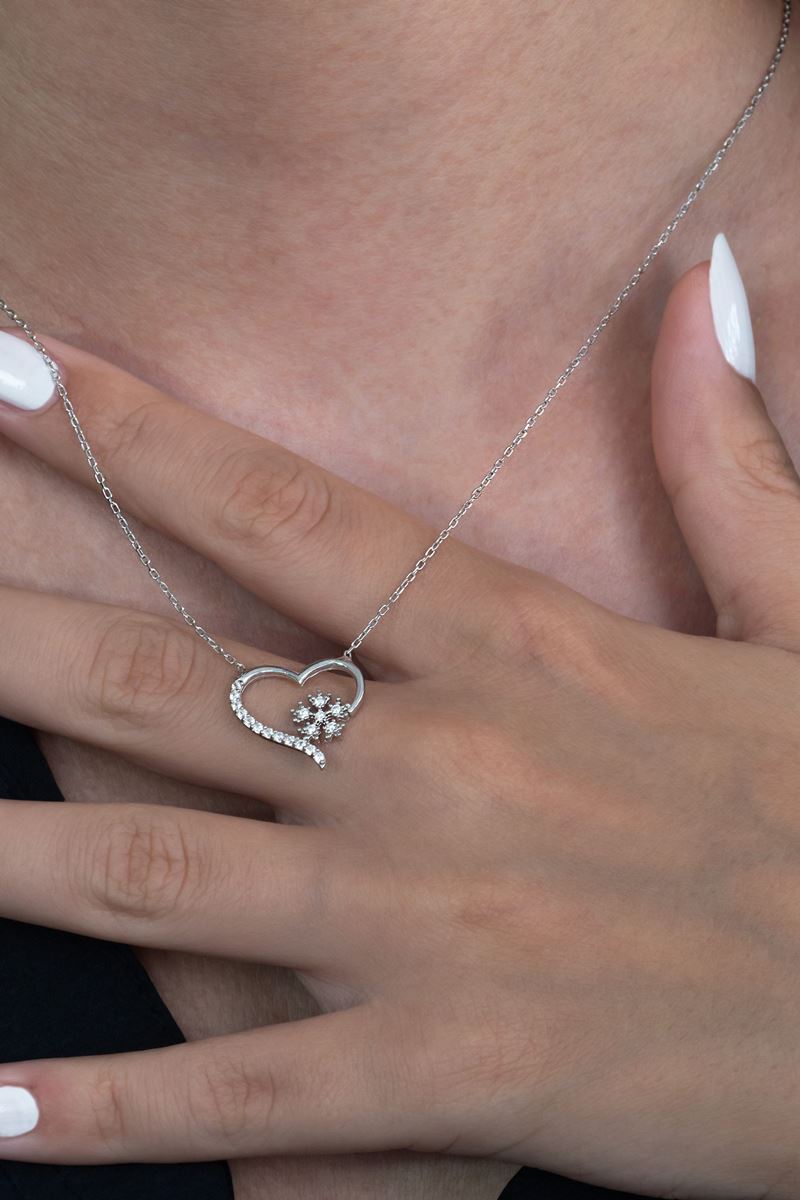 Taki | Heart Snowflake Women Silver Necklace Valentine Gift - TryAladdin