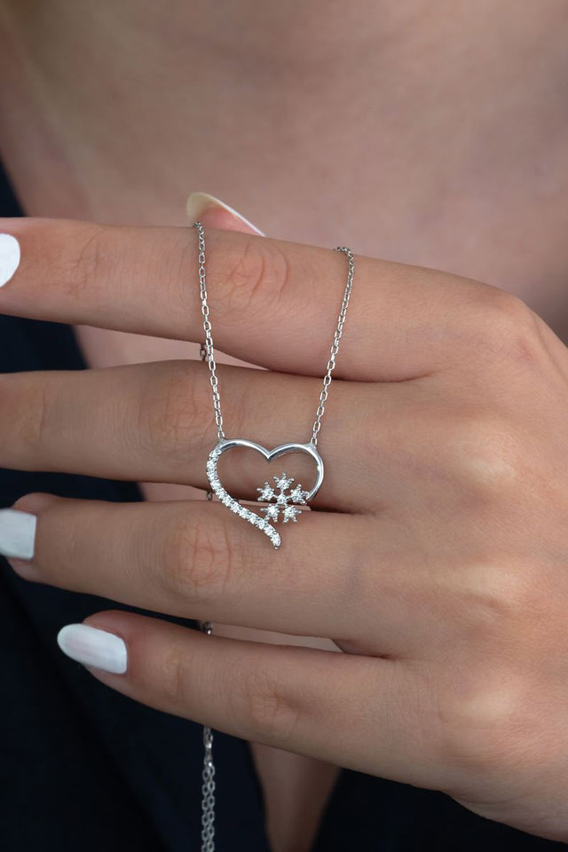 Taki | Silver Heart Snowflake Women Necklace Valentine Gift - TryAladdin